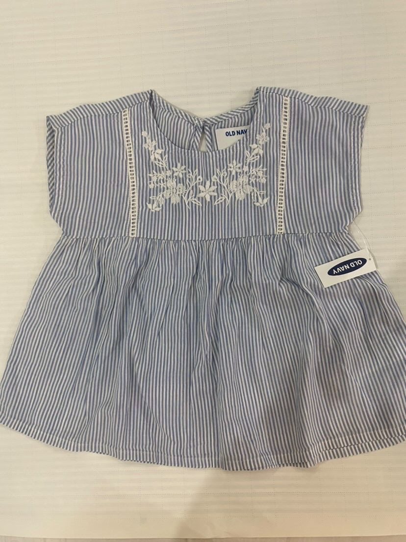 Old Navy Top. 5 Years