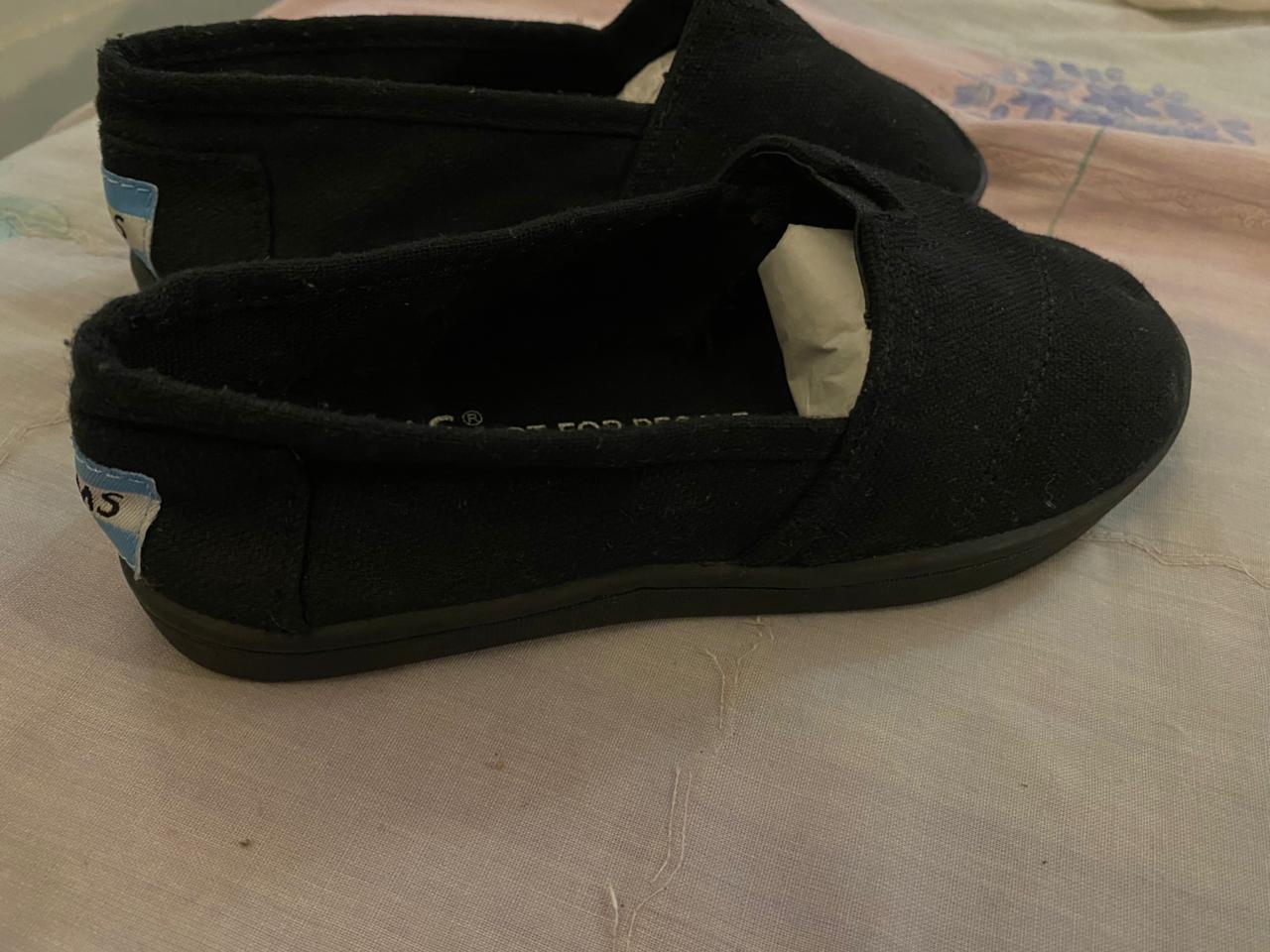 Toms Shoes / Size 30