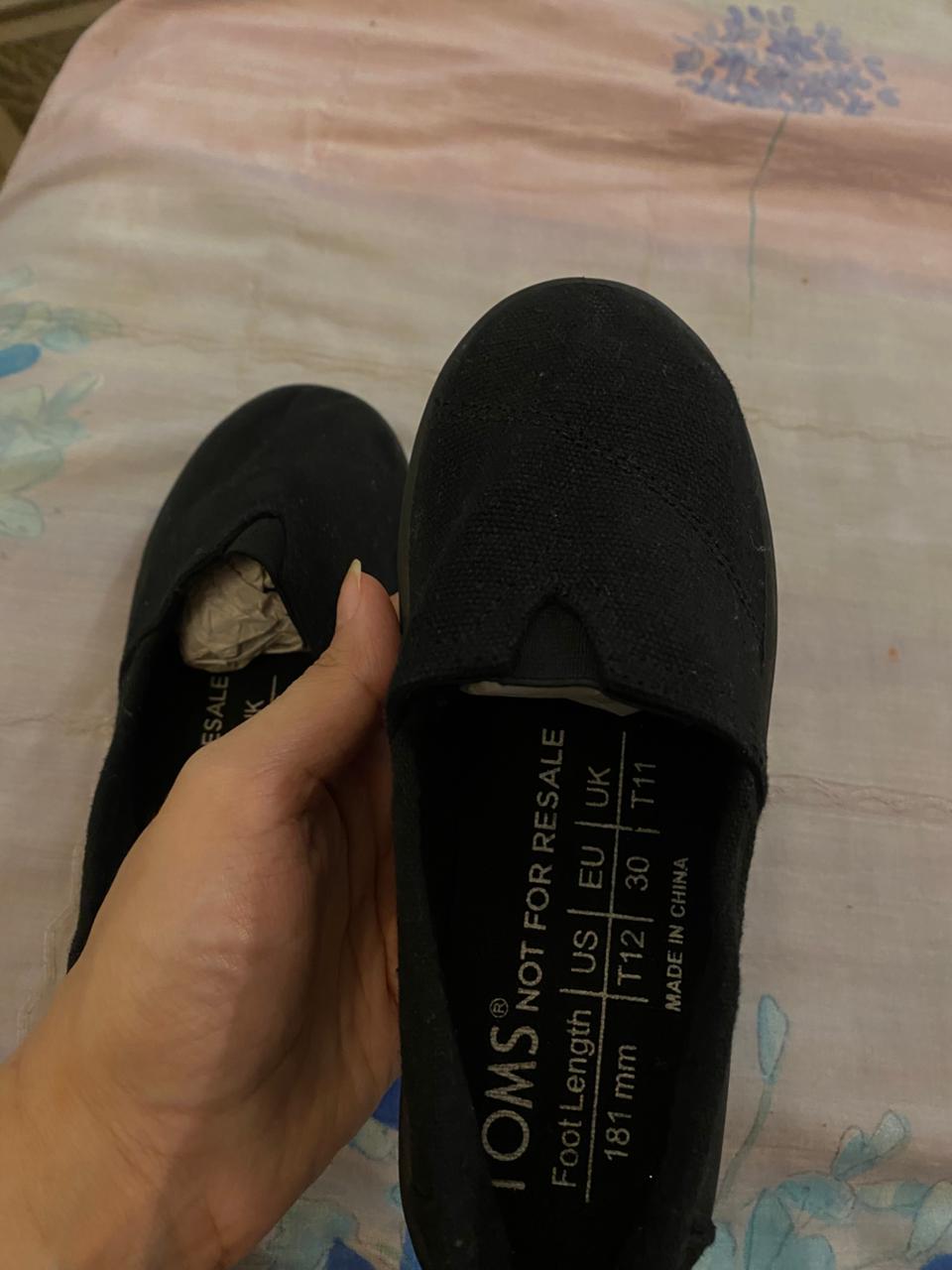 Toms Shoes / Size 30