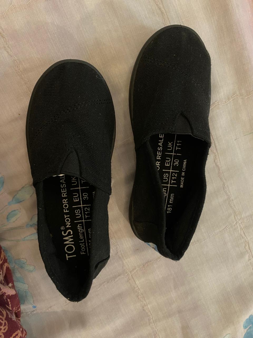 Toms Shoes / Size 30