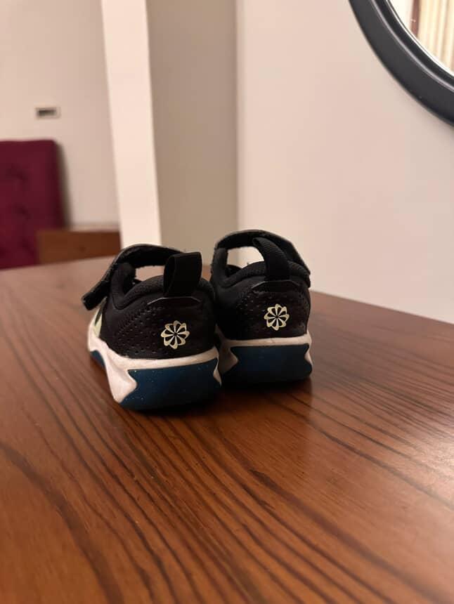 Shoes / Size 11 C / EUR 28
