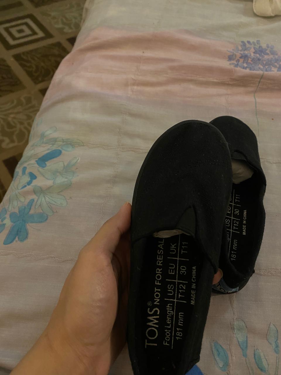 Toms Shoes / Size 30
