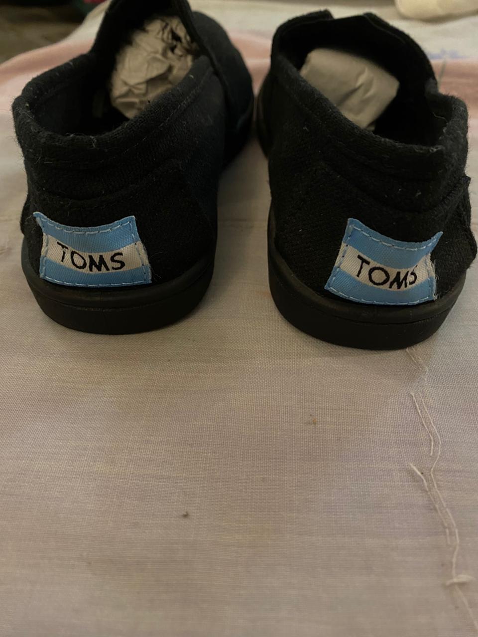 Toms Shoes / Size 30