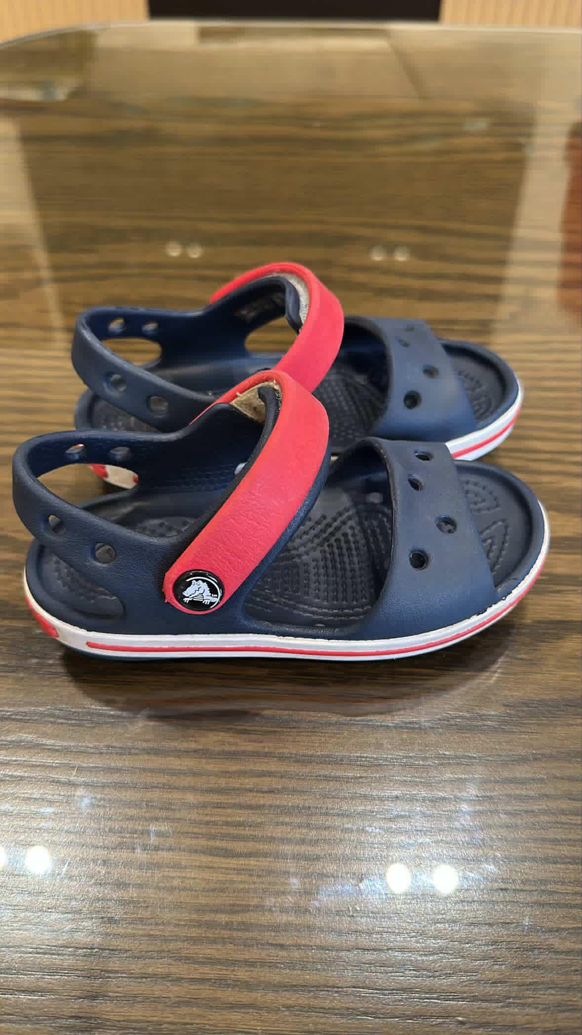 Crocs / Size 7c / 23