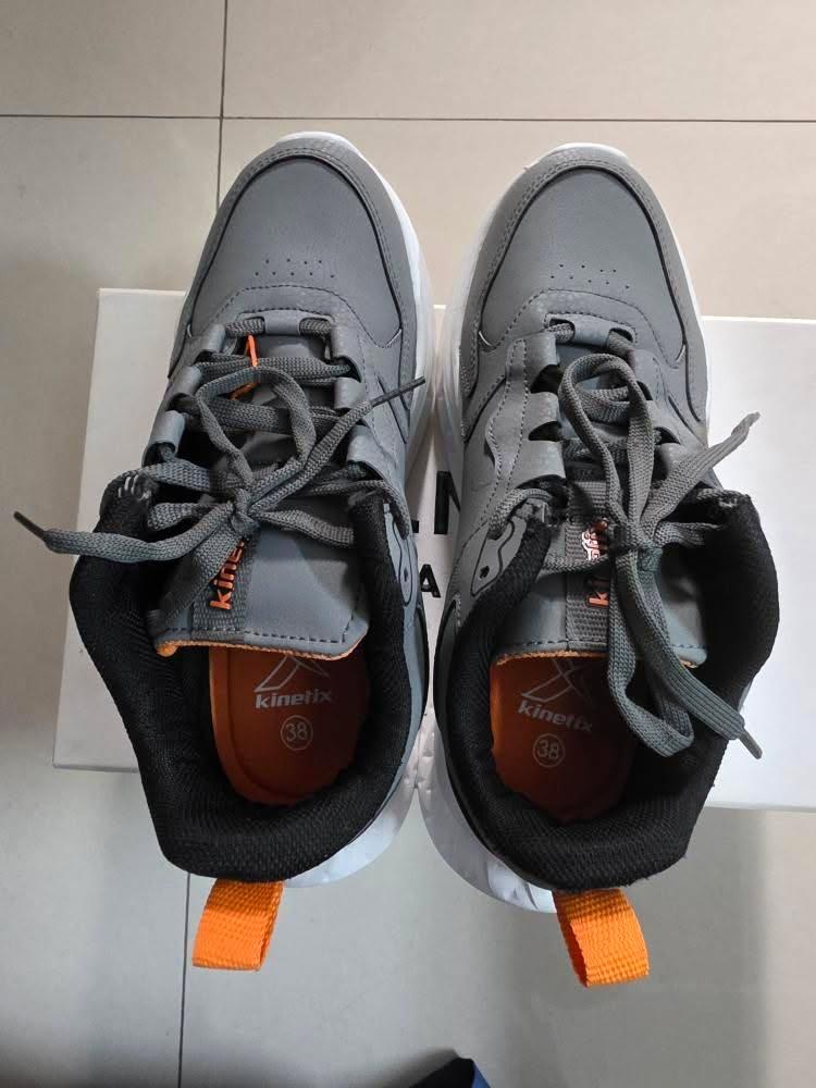 Kinetix Turkey Boys Shoes / Size 38