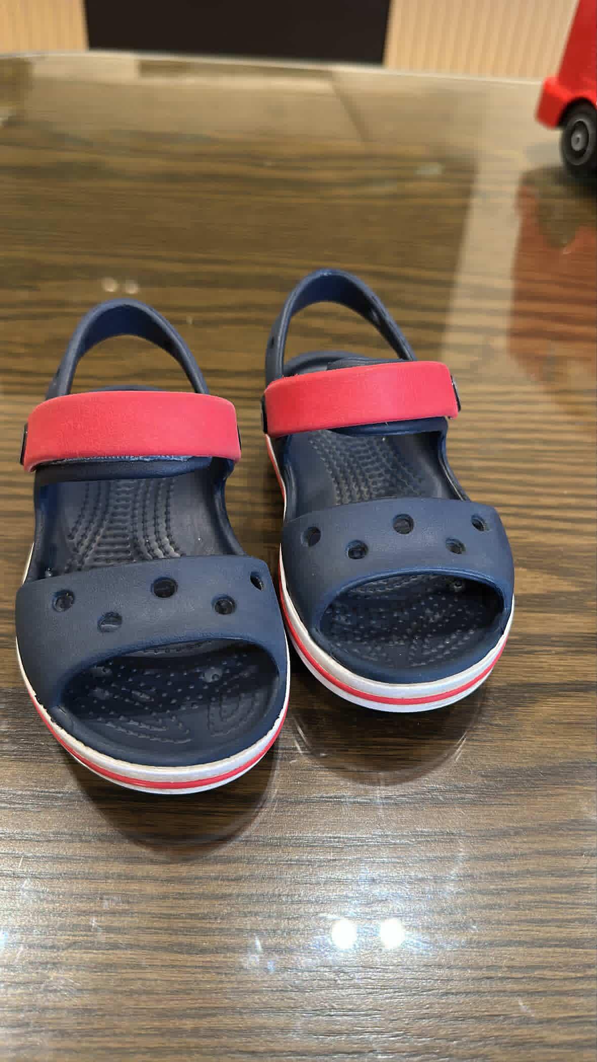 Crocs / Size 7c / 23