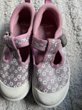 Clarks Shoes. Size: 9.5