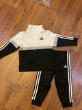 Adidas Set. Size: 18m