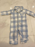Carter’s. Size: 3-6m