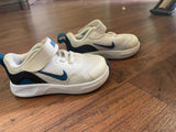 Sneakers. Size: US 6