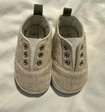 Carter’s Shoes. Size: 6-9m