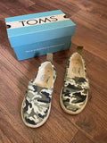 Toms. Size: US 7