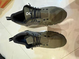Shoes. Size: Eu 44