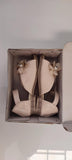 Sandals. Size: 27