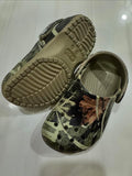 Crocs. Size: 7c