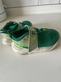 Green Sneakers. Size: 7c