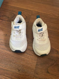 Sneakers. Size: US 6
