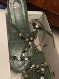 Slippers. Size: 8