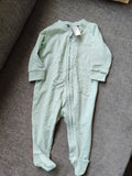 Sleepsuit. Size: 4-6m