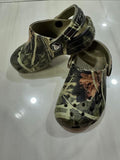 Crocs. Size: 7c