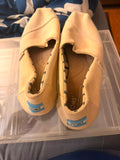 Toms Shoes / Size 8