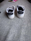 Shoes / Size US 6K