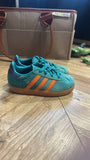 Gazelle Shoes / Size 24