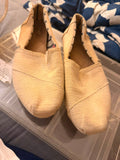 Toms Shoes / Size 8