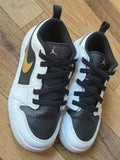 Jordan Shoes / Size 34