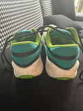 Unisex Sneakers / Size 1Y