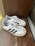 Samba’s Shoes / Size 23