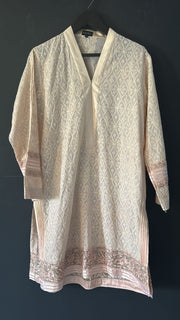 Beige & Cream Ombre Chikankari Kurta Shamsha Hashwani / size L
/ Chest 21 / Length 37